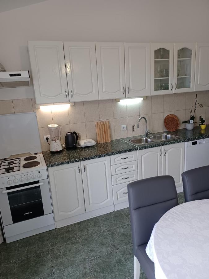 Appartement Apartman Sunce à Makarska Extérieur photo
